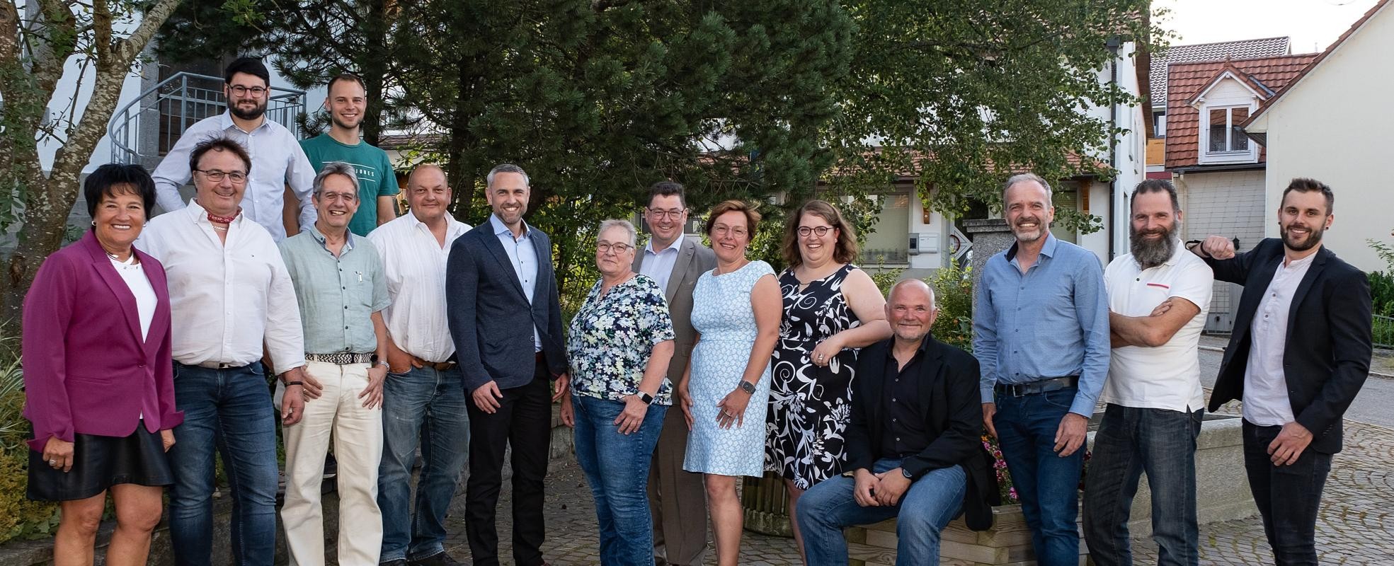 Gemeinderat von Görwihl mit Bürgermeister Mike Biehler vor seiner ersten Sitzung am 22.07.2024.