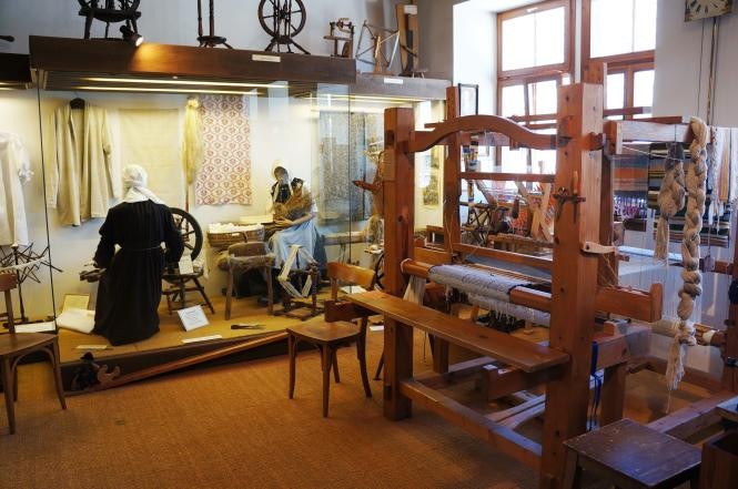 Alter Webstuhl aus Holz