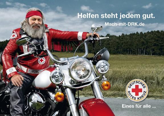 DRK Motorradfahrer mit DRK-Abzeichen